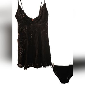 Cacique baby doll nighty. Black